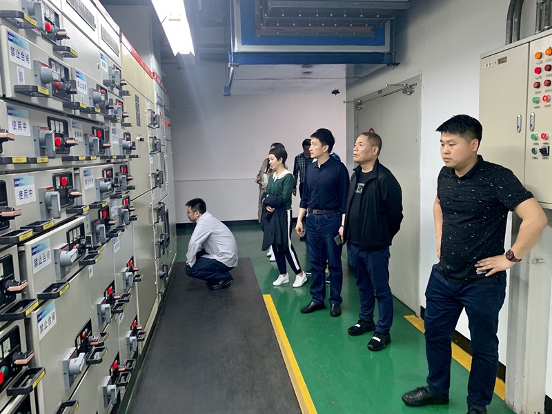 黄国全一行在连云港国家经济开发区地热能能源站考察调研。。_副本.jpg